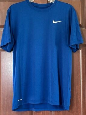 Men’s Nike dry-fit t-shirt size large blue